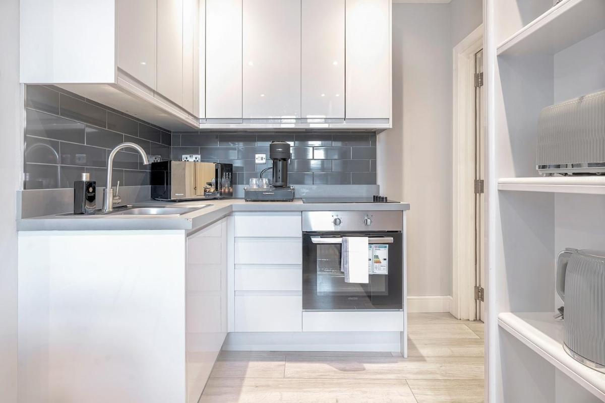 Apartment Edgware Road's Gem London